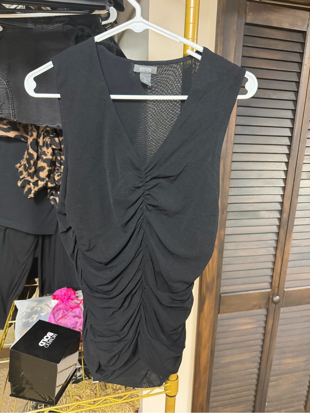 Kenneth Cole Reaction Black Ruched V-Neck Sleeveless Top
